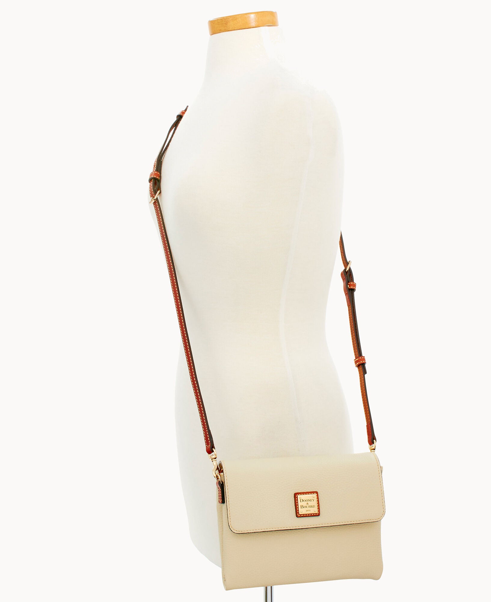 Pebble Grain Hunter Crossbody - Image 28