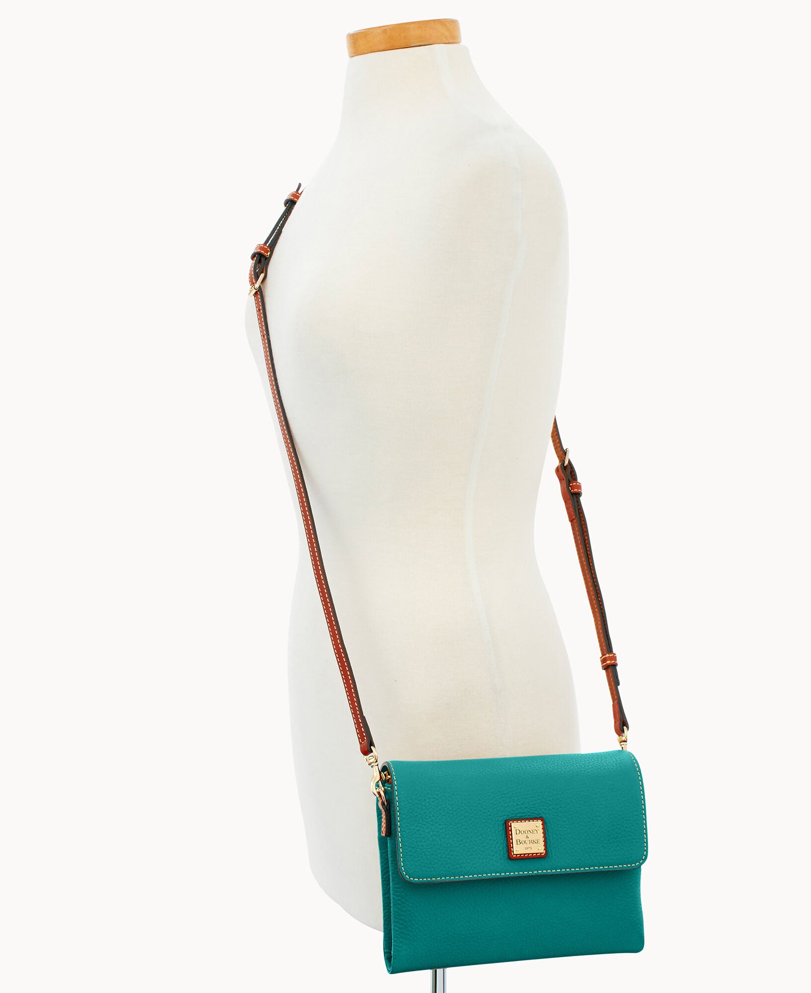 Pebble Grain Hunter Crossbody - Image 5