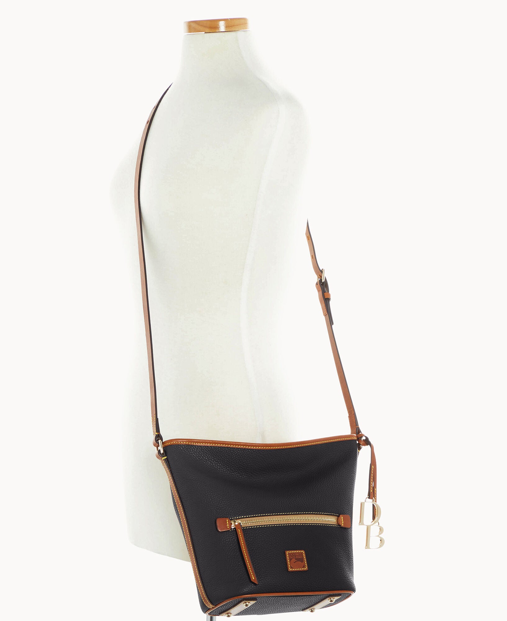 Pebble Grain Zip Sac - Image 20