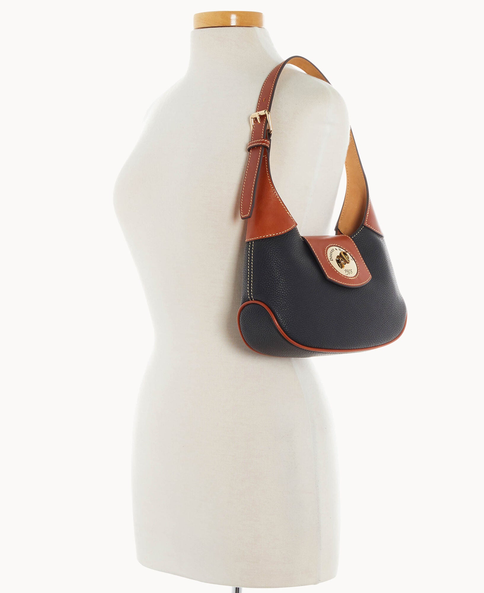 Pebble Turnlock Hobo 26 - Image 15