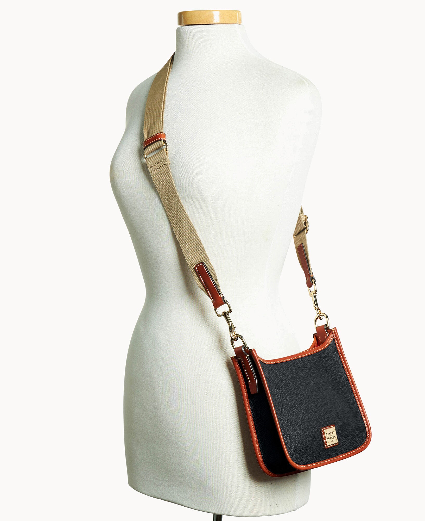 Pebble Grain Small Messenger - Image 4