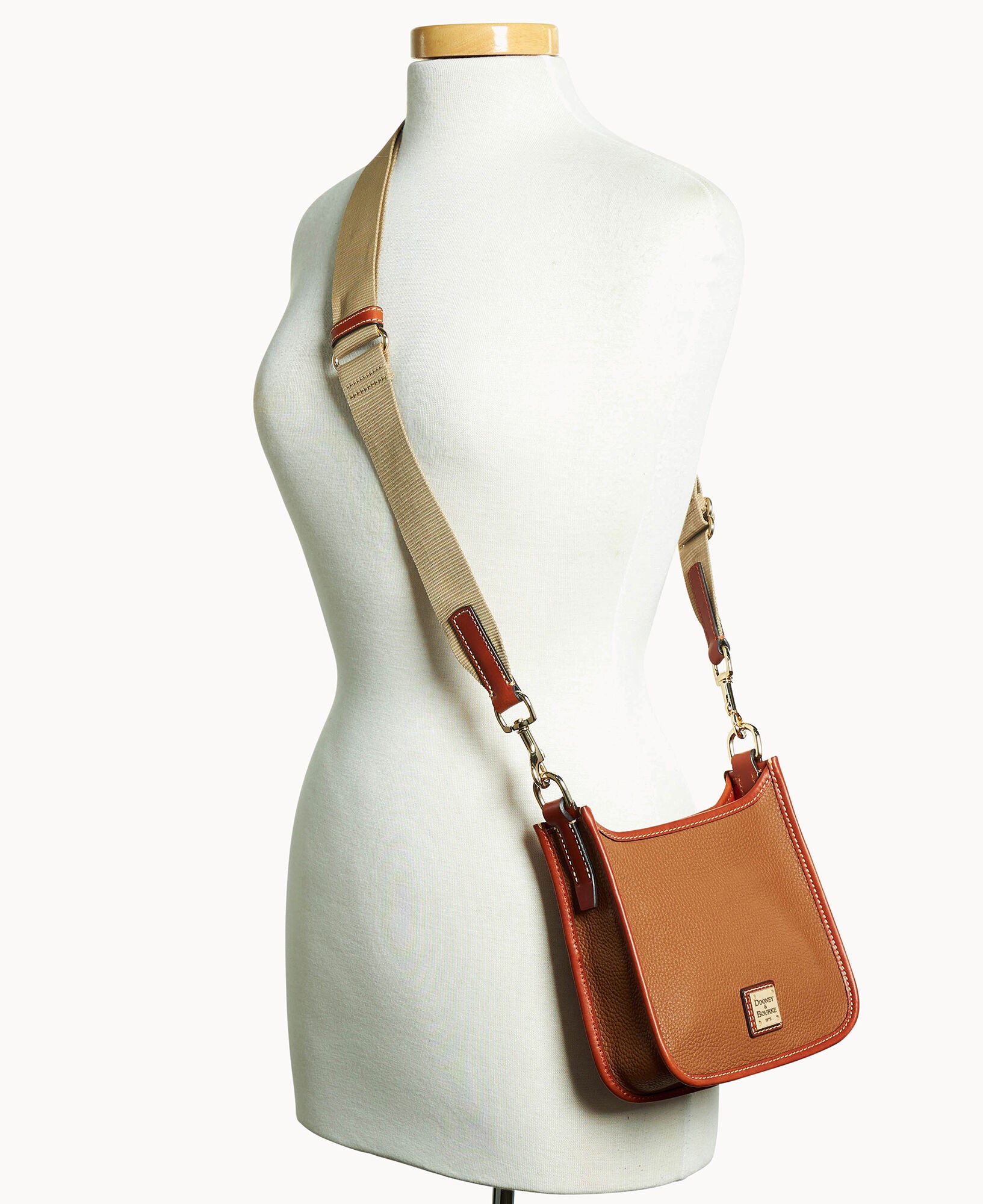 Pebble Grain Small Messenger - Image 12